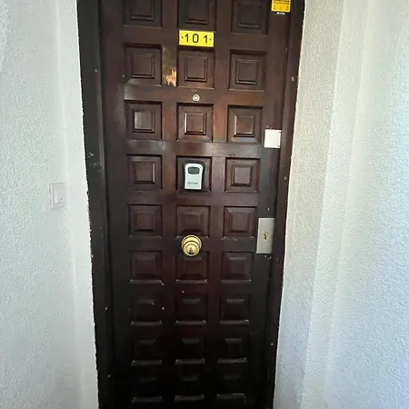 Safestay Seafront - Atlantico Hostel Κάλπε